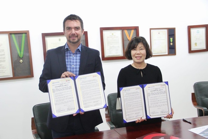 Se firmó convenio entre la CCB y gremio coreano