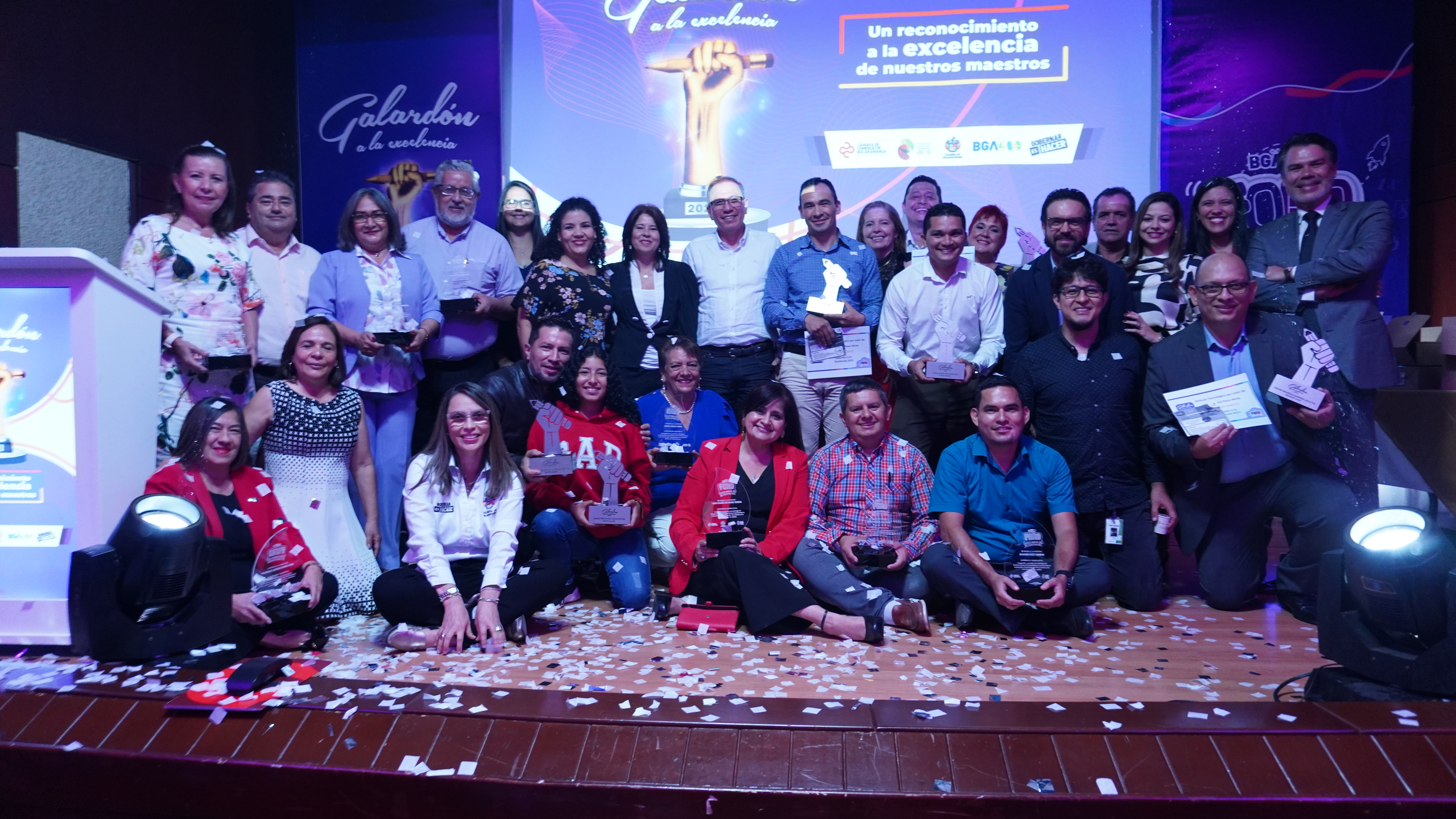 El Galardón a la Excelencia 2022 premió las mejores experiencias de aula de maestros y directivos docentes  de Bucaramanga