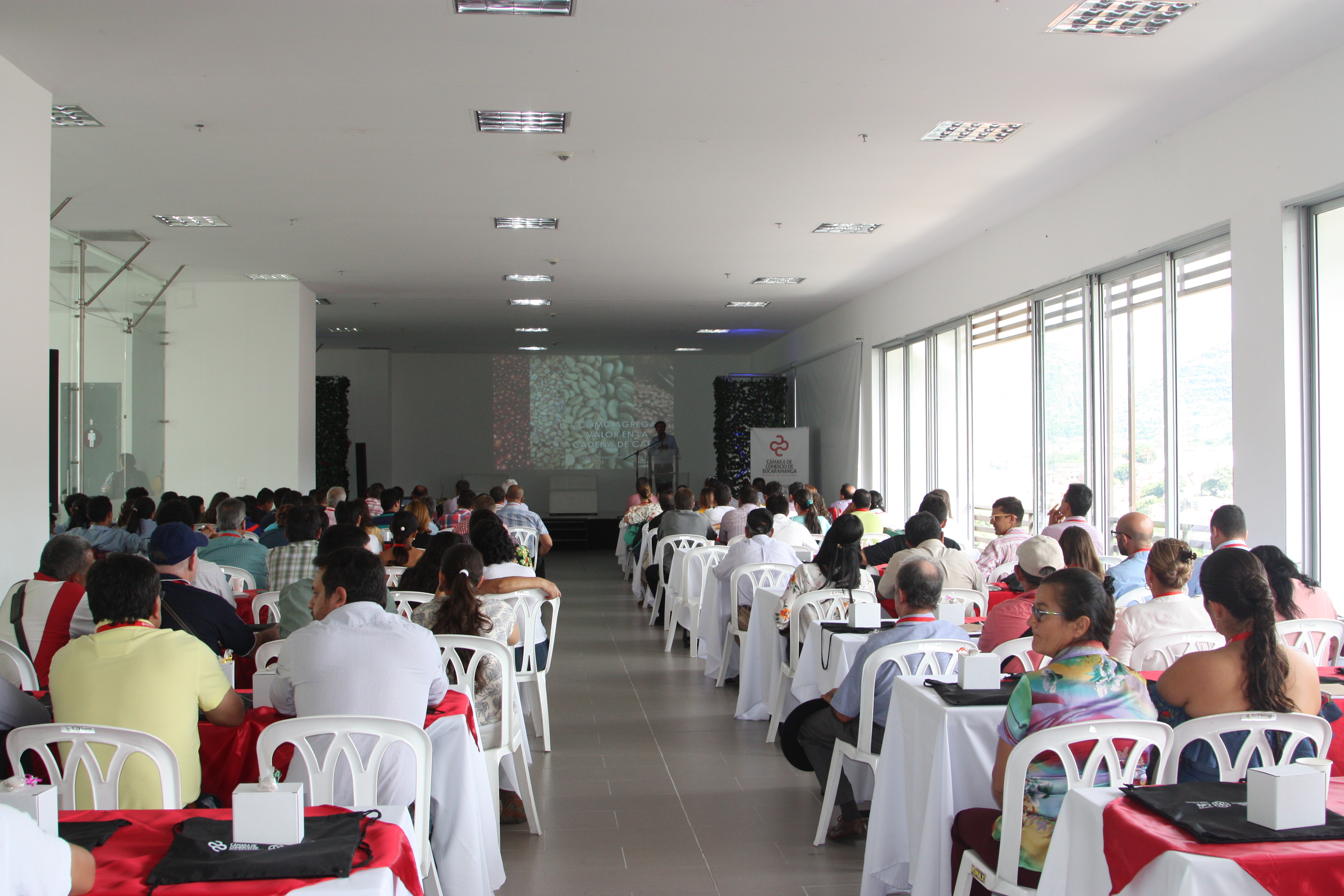 Más de 180 personas asistieron al Foro de Cafés Especiales, que brindó la Cámara de Comercio de Bucaramanga en San Gil